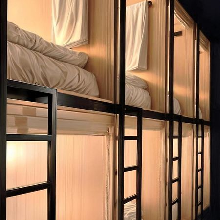 Westay Capsule Hostel Dubaj Exteriér fotografie