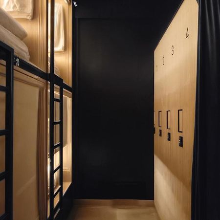 Westay Capsule Hostel Dubaj Exteriér fotografie